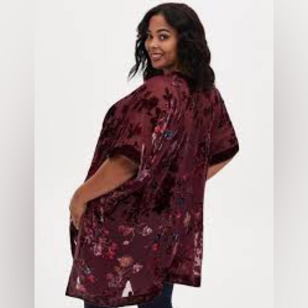 3 for $20 💜 TORRID Burgundy Floral Kimono